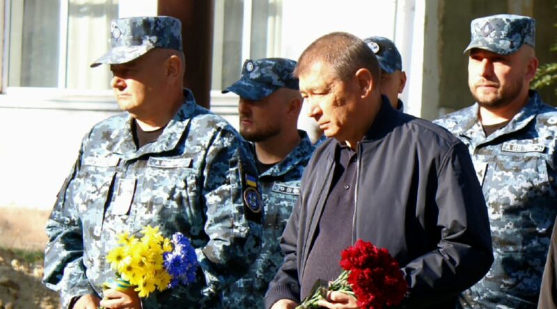 ШАНА ЗАХИСНИКАМ І ЗАХИСНИЦЯМ УКРАЇНИ